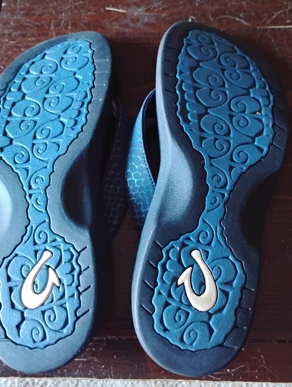 EUC OluKAi Blue And Black Flips Flops Size 9 - Picture 6 of 7